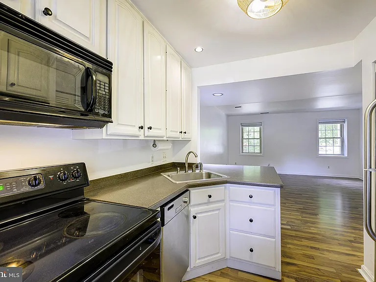 1403 E Abingdon Dr #2 — Photo 12