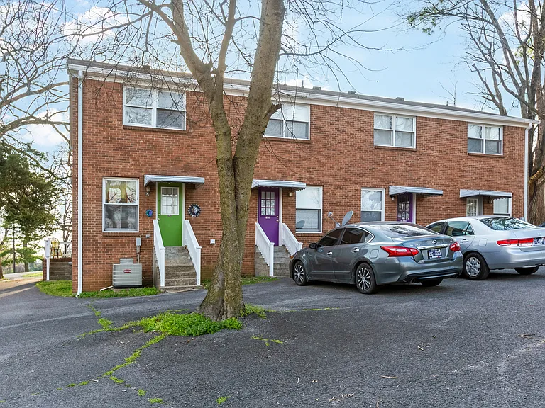 1032 Hickory Hill Ln — Photo 6