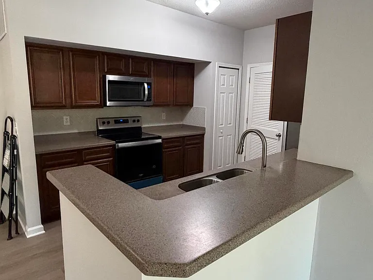 8201 Green Parrot Rd #106 — Photo 10
