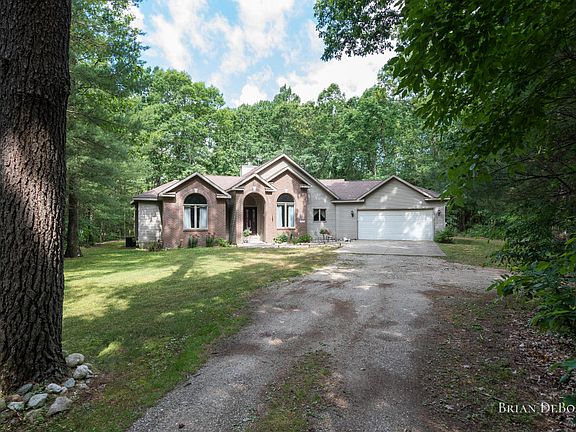 2nd image of 3840 Silver Creek Dr