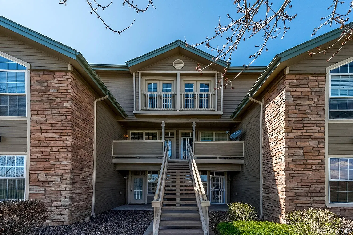 2 bed, 2.0 bath, 1298 sqft, $2,300 — Photo 1