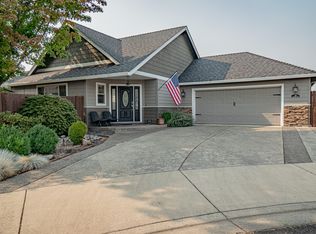 112 Greenmoor Dr, Eagle Pt, OR 97524