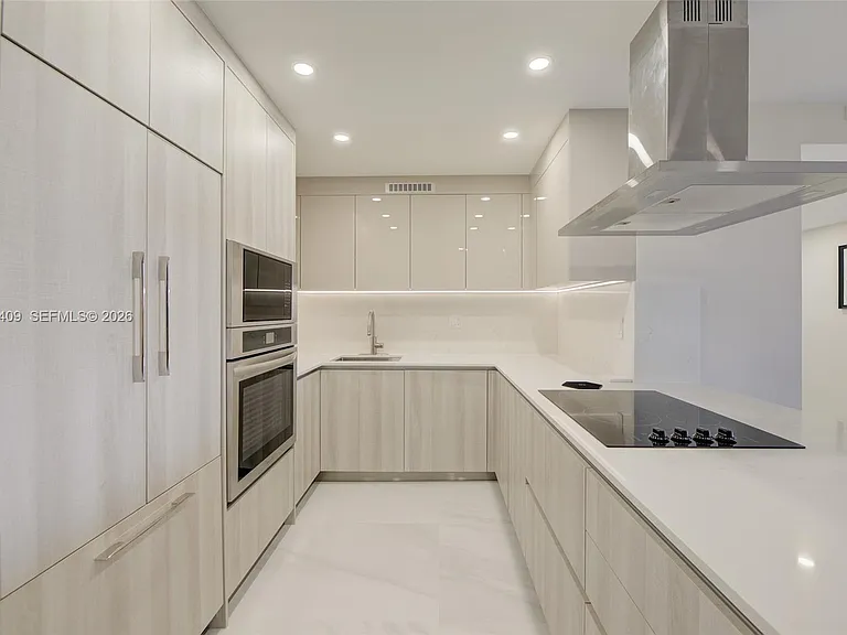 600 Three Islands Blvd #403 — Photo 3