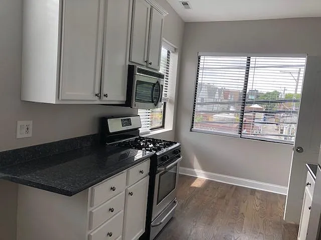2512 N Southport Ave #2F