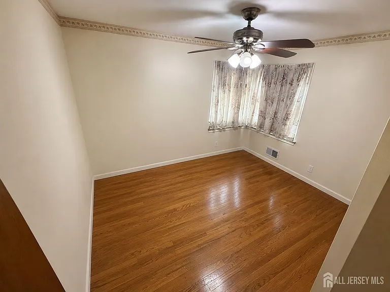89 Oak Ln — Photo 10