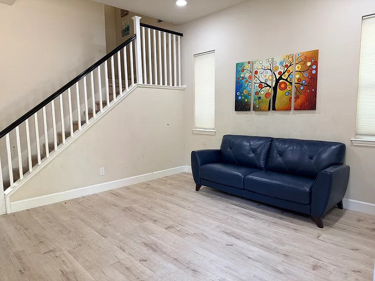 1885 Worthington Cir — Photo 1