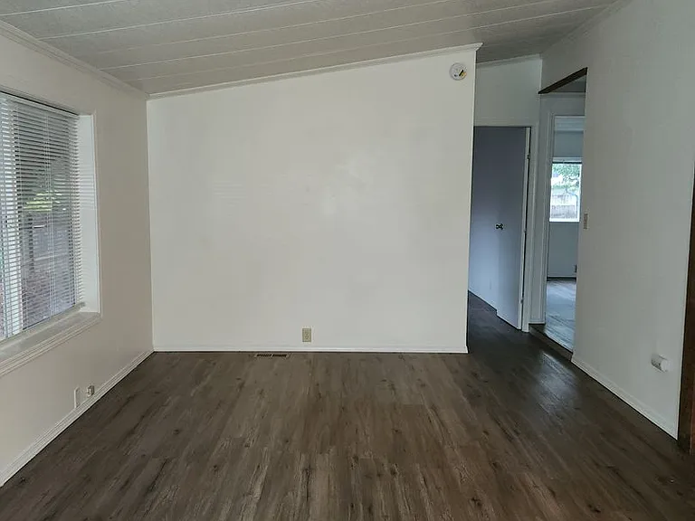 1125 2nd Ave — Photo 3