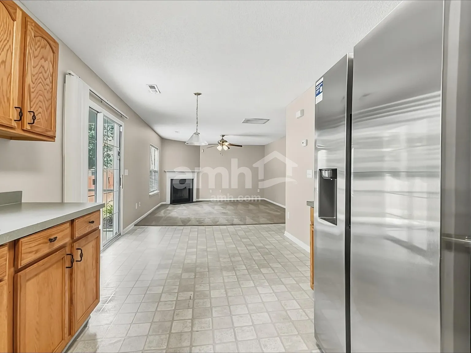 4 bed, 2.5 bath, 2305 sqft, $2,630 — Photo 3