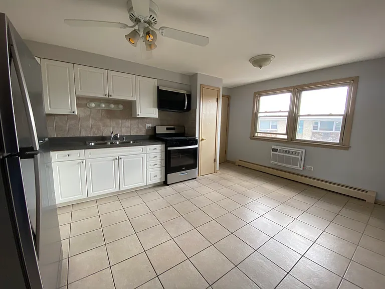 6441 W Higgins Ave #3W — Photo 8