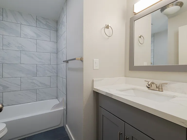 925 SW Holden St #3 — Photo 4
