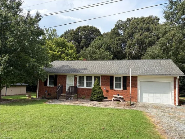 226 Hill Dr, Lexington, NC 27295