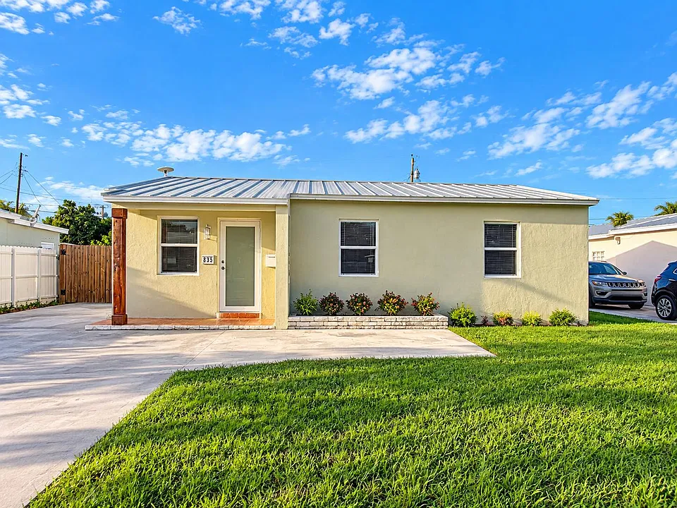 835 Fernwood Dr