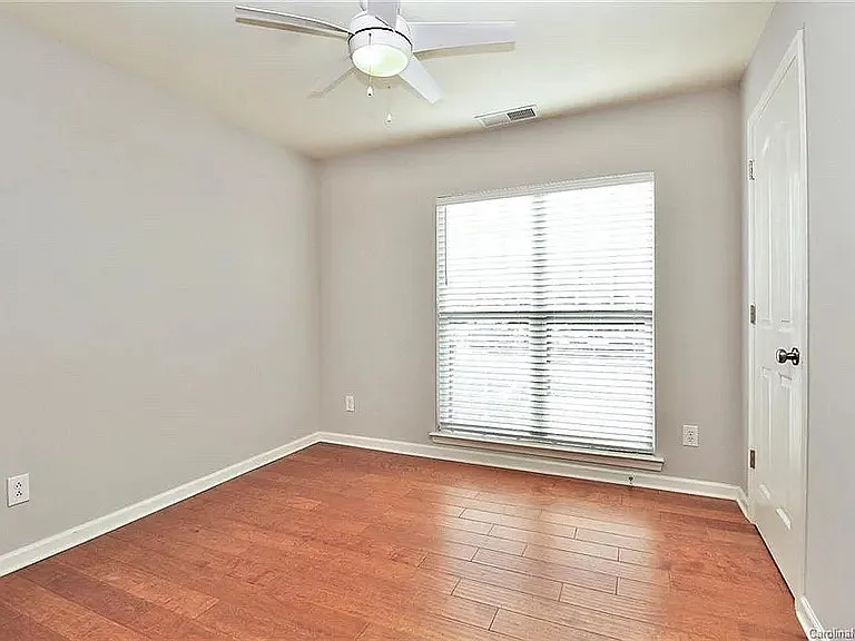 1240 Duncan Gardens Dr #1240 — Photo 4