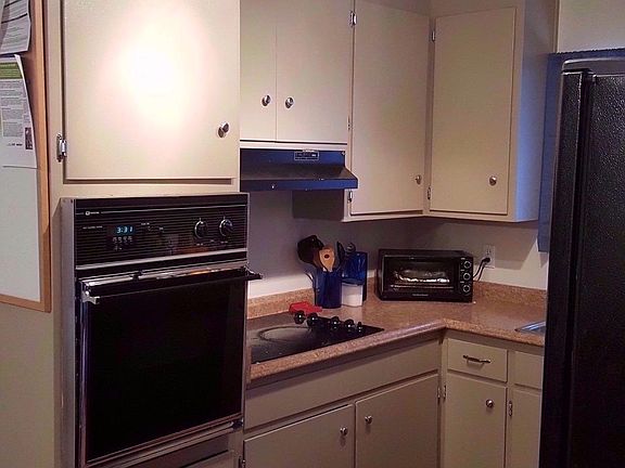 3rd image of 128 Mariposa St