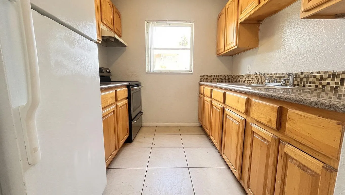 2 bed, 2.0 bath, 707 sqft, $1,850 — Photo 2