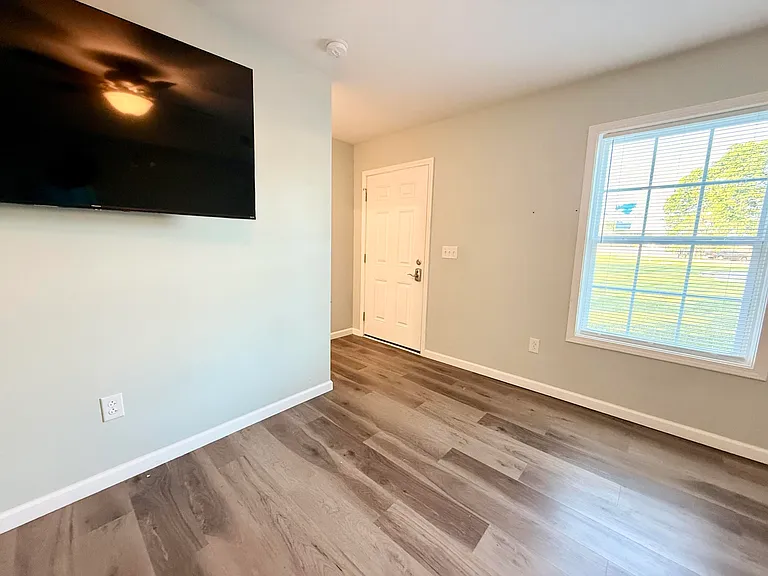 250-264 Hycliff St #1-7 — Photo 3