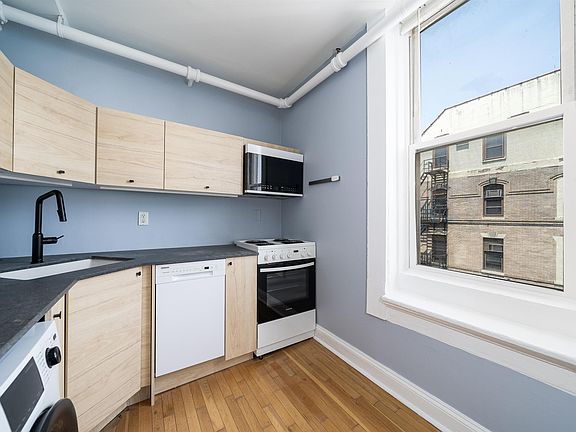 4th image of 235 Monroe St APT 14