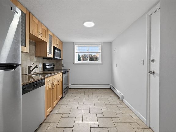 3rd image of 20 Westgate Rd APT 2