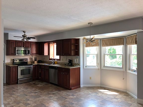 5th image of 4235 Stone Creek Dr