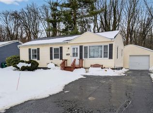 110 Oakley Dr, North Syracuse, NY 13212