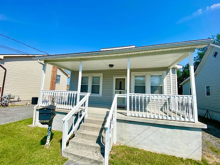 7603 Carson Ave — Photo 2