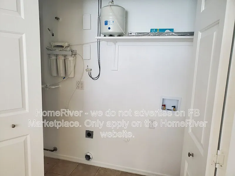 2 bed, 1.0 bath, 913 sqft, $1,300 — Photo 4