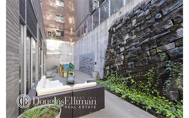 Rented by Douglas Elliman | media 15