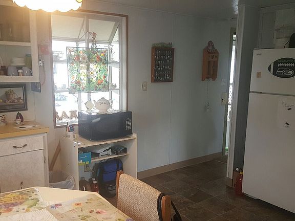 3rd image of 3909 E Fourth Plain Blvd