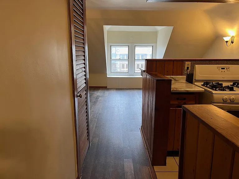 3810 Woodbine Ave #4 — Photo 4