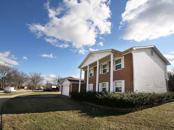 2nd image of 1875 Shorewood Dr W