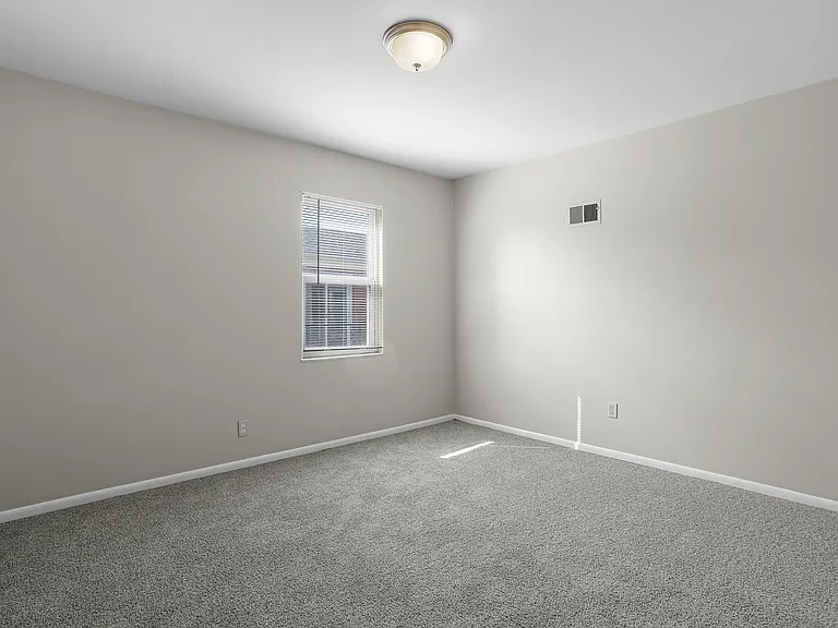Bermuda Heights Apartments — Photo 20