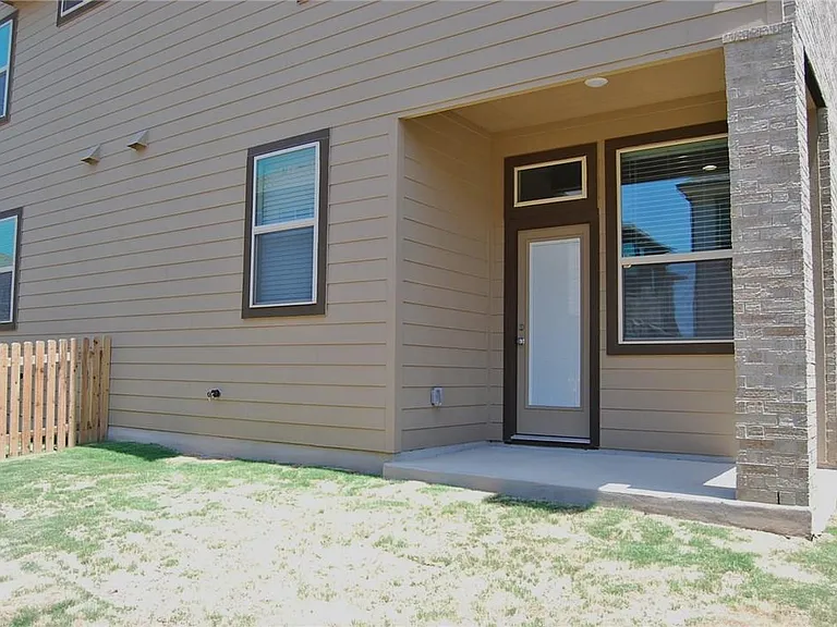 2501 Meyer Cv #B — Photo 17