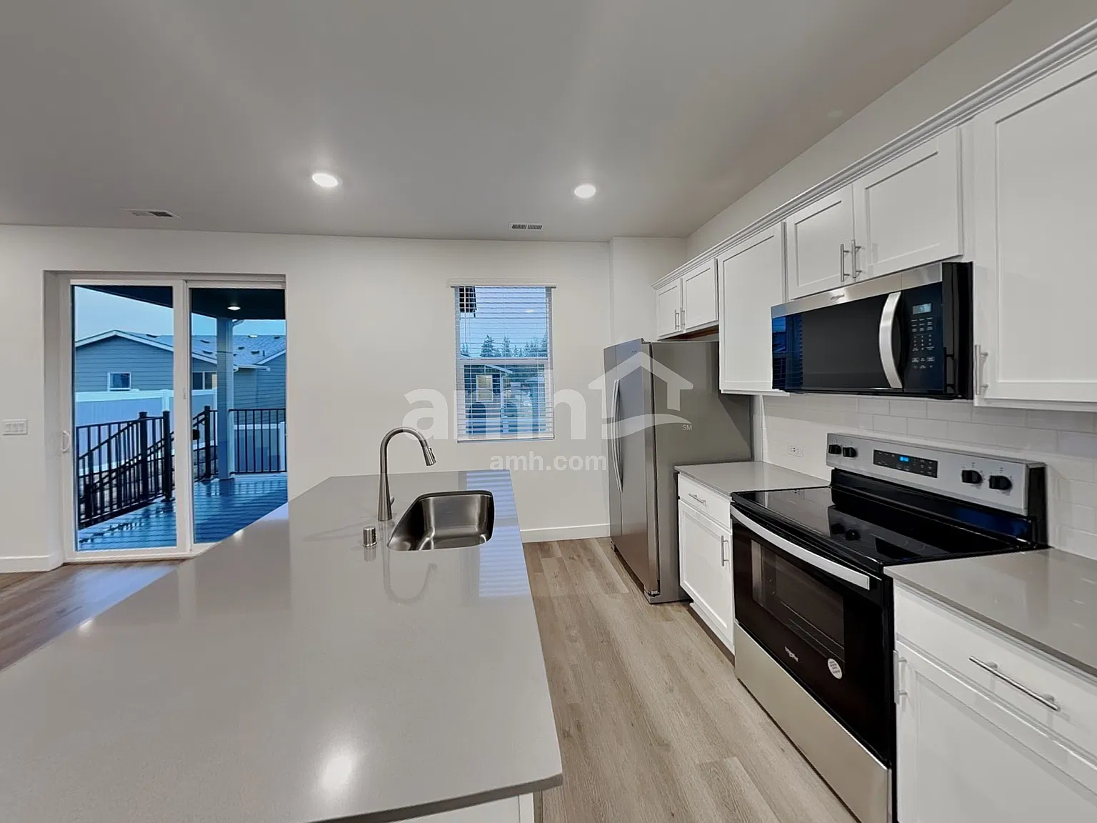 3 bed, 2.5 bath, 1691 sqft, $3,490 — Photo 4