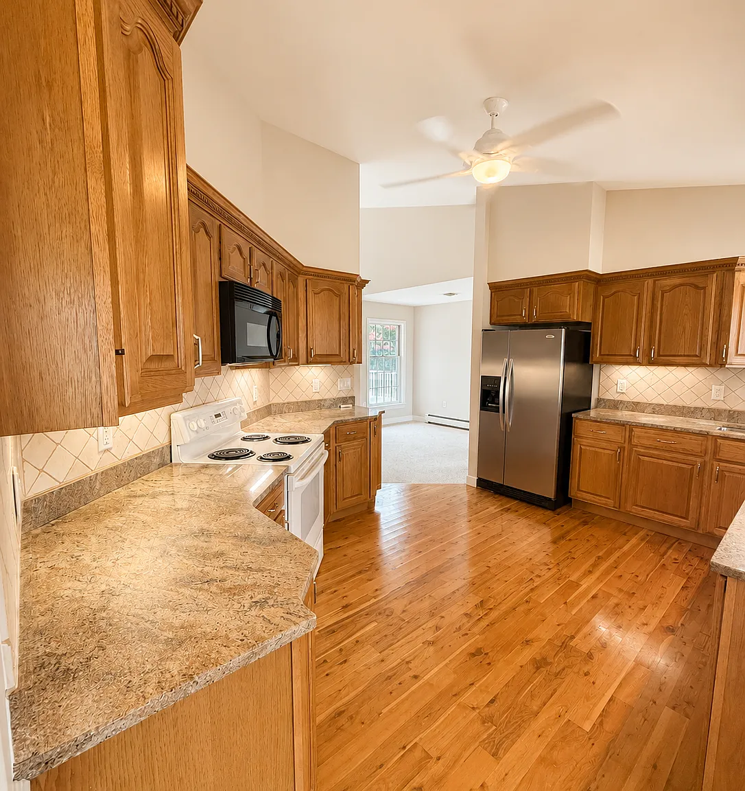 3 bed, 2340 sqft, $3,000 — Photo 2