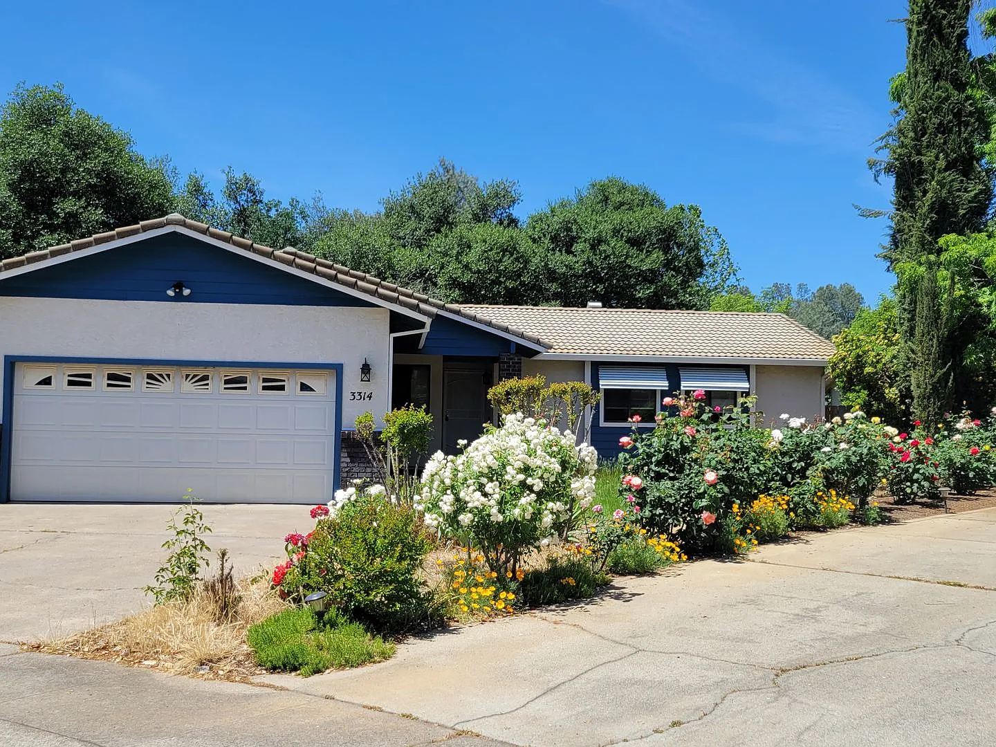 Eastside Home In Oak Haven Neighborhood — Photo 1