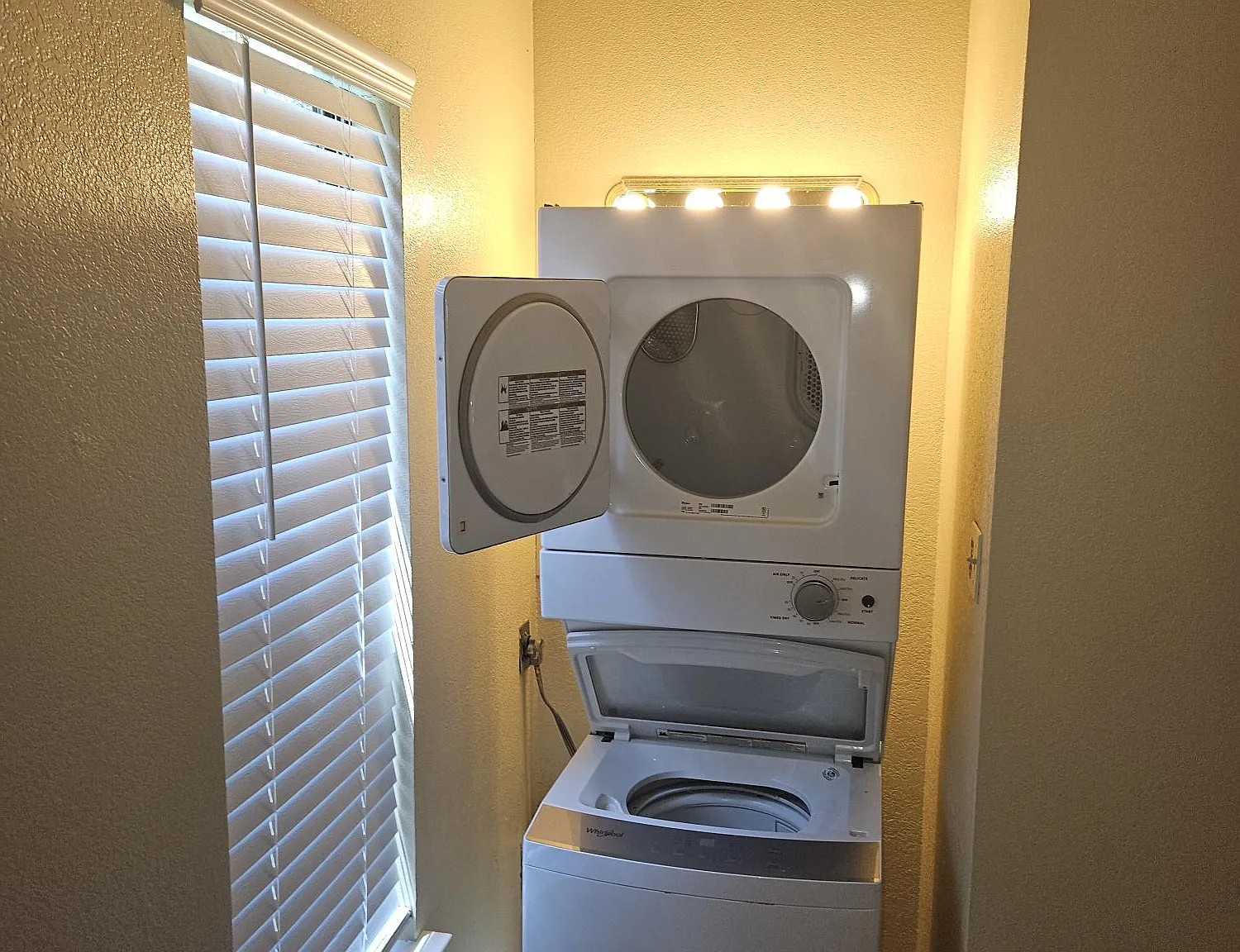 Studio, 380 sqft, $895 — Photo 2