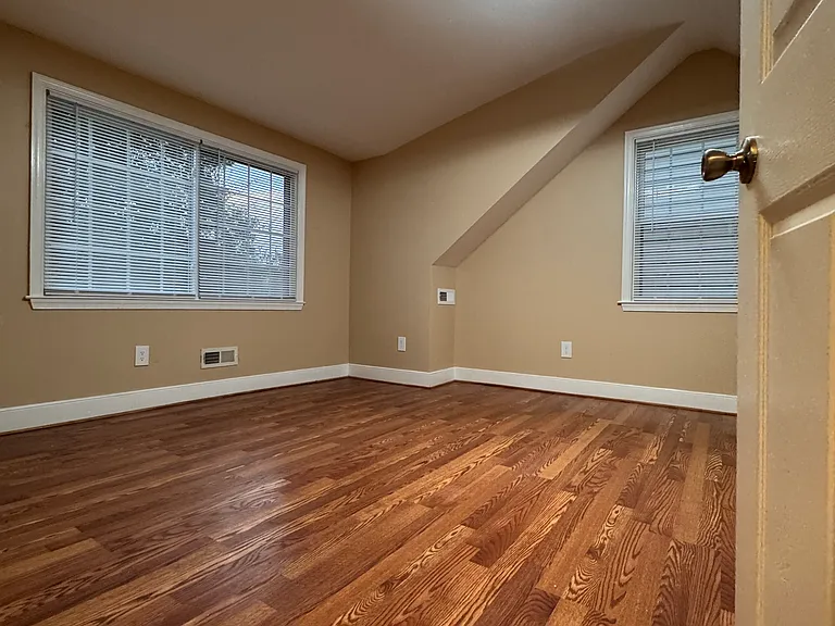 9220 Marlow Ave — Photo 10
