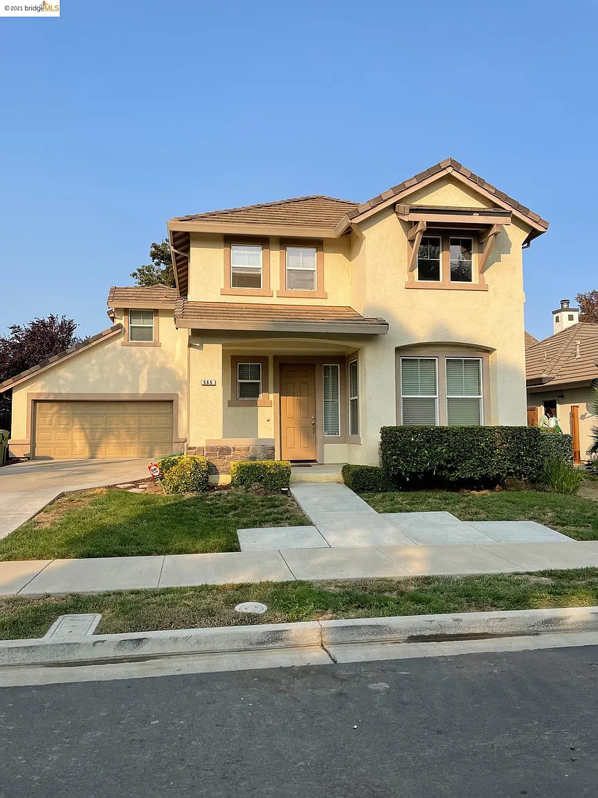 585 Lott Dr photo 1
