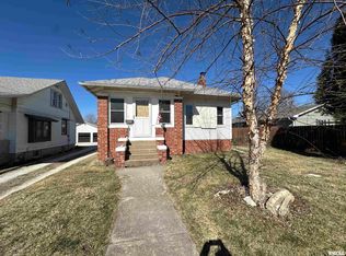 1035 W Main St, Galesburg, IL 61401