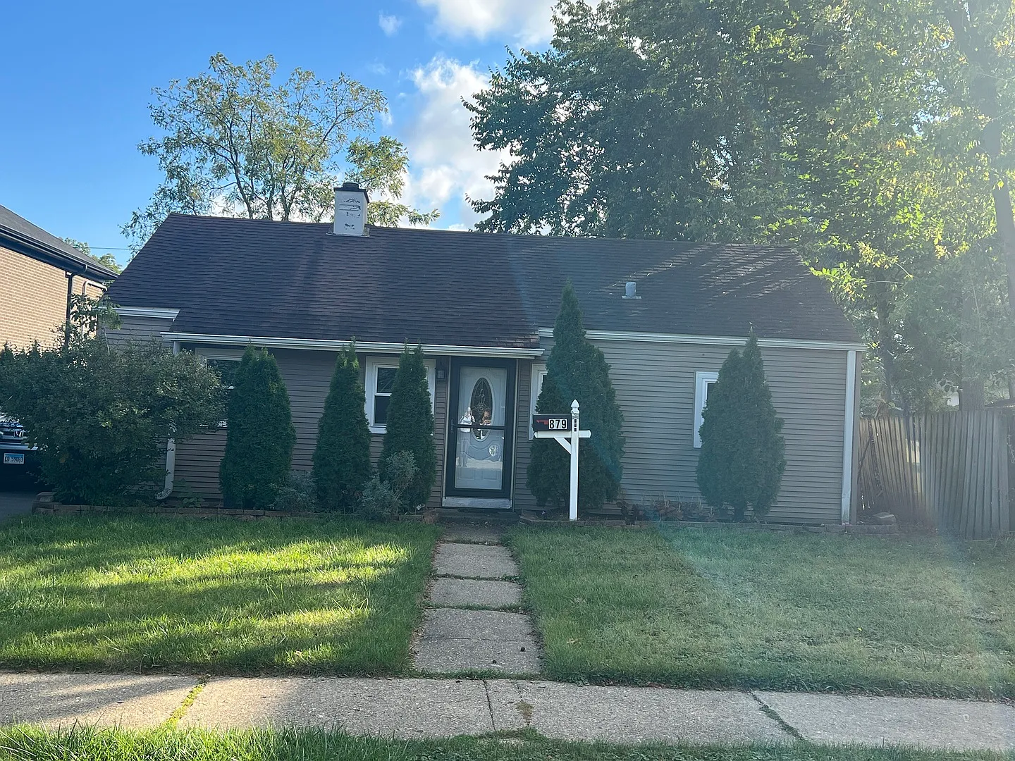 879 North Ave photo 1