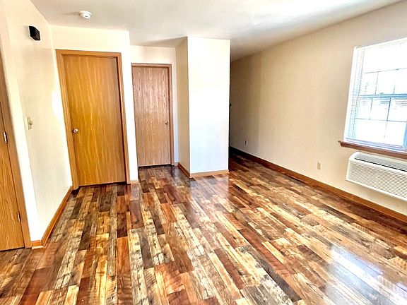 5th image of 2650 Sunset Ln #10