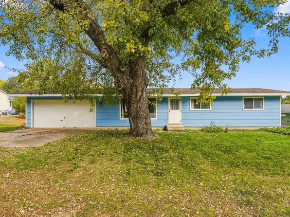 1024 Triangle Dr, Shell Rock, IA 50670