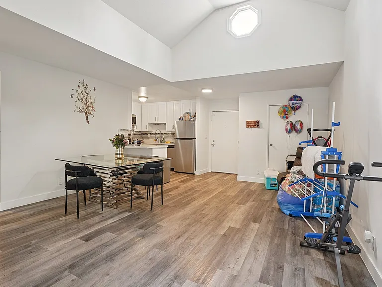 Sylvan Apartments — Photo 23