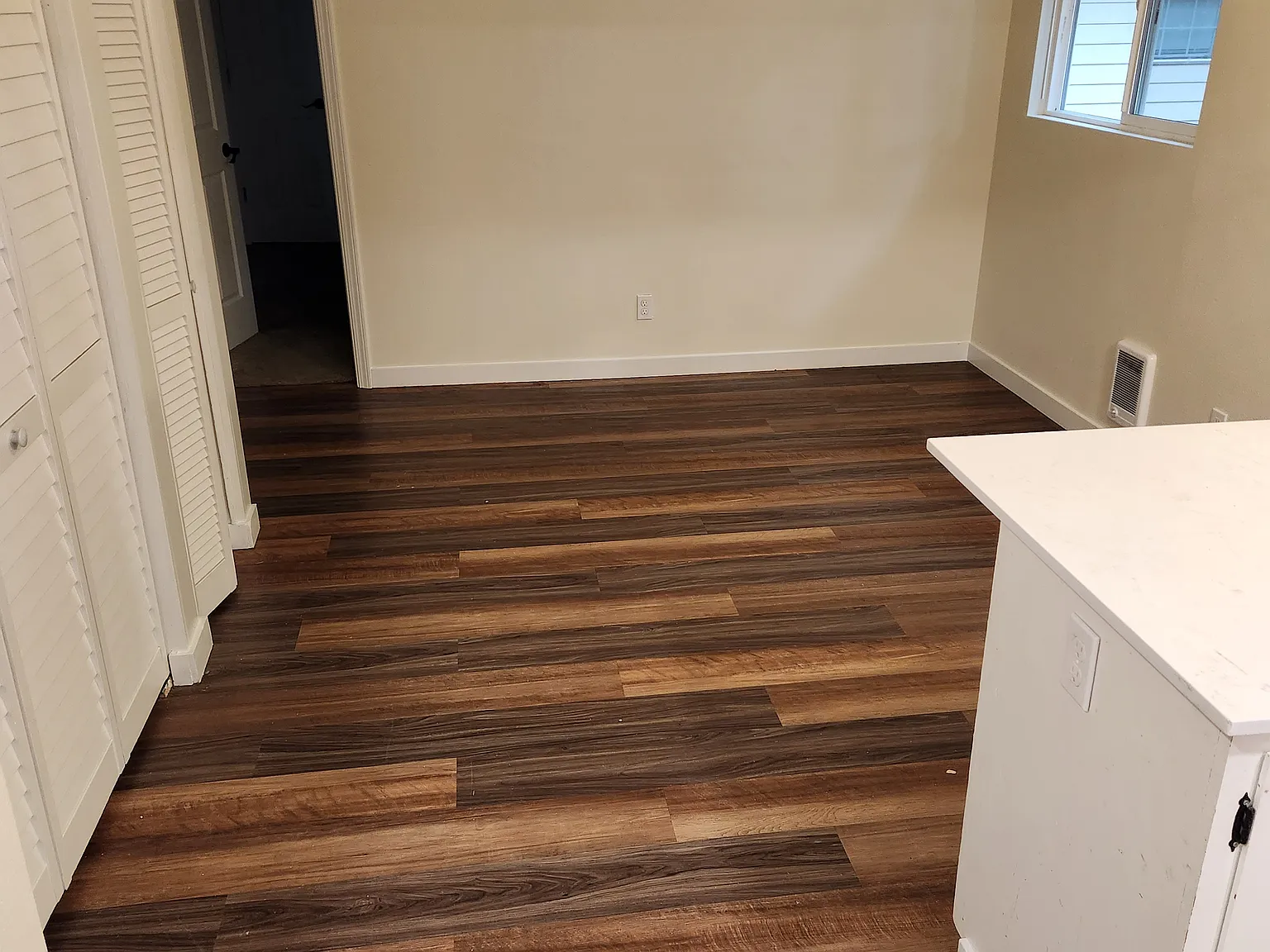 3 bed, 860 sqft, $735 — Photo 3