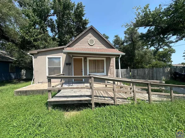 922 SE 12th St, Topeka, KS 66607