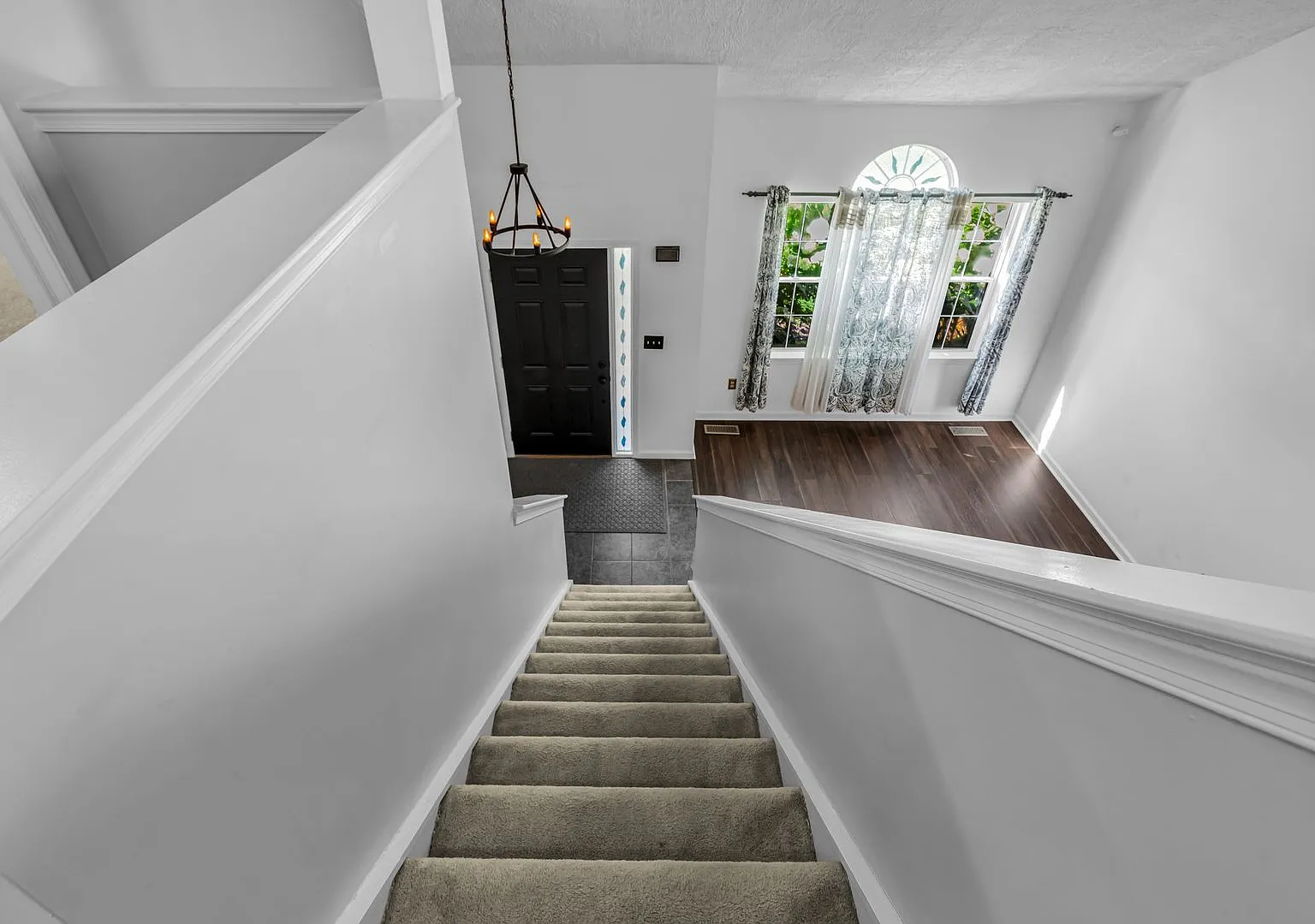 Charming Single Family Home in Coplay Neighborhood — Photo 4