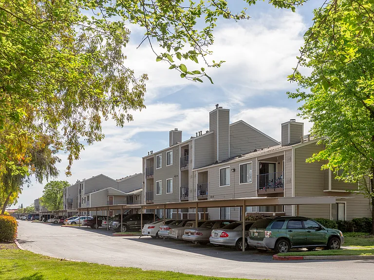 California Place Apartments — Photo 12