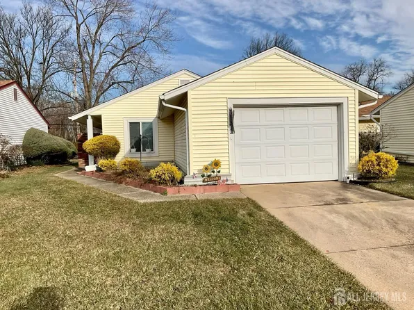 132 Balsam Plz #A, Monroe Township, NJ 08831