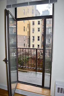 Rented by Manhattan Connection | media 18