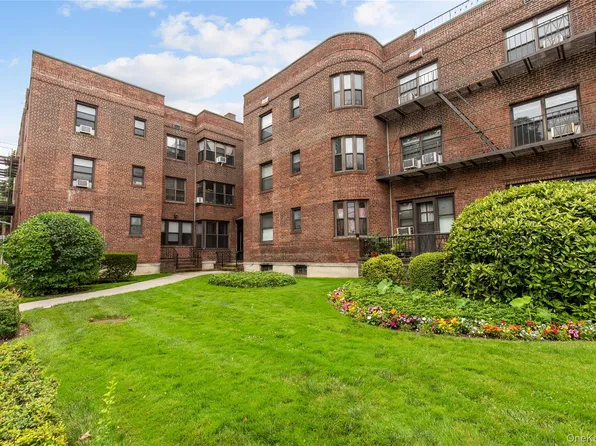 150 S Middle Neck Rd APT 1E, Great Neck, NY 11021